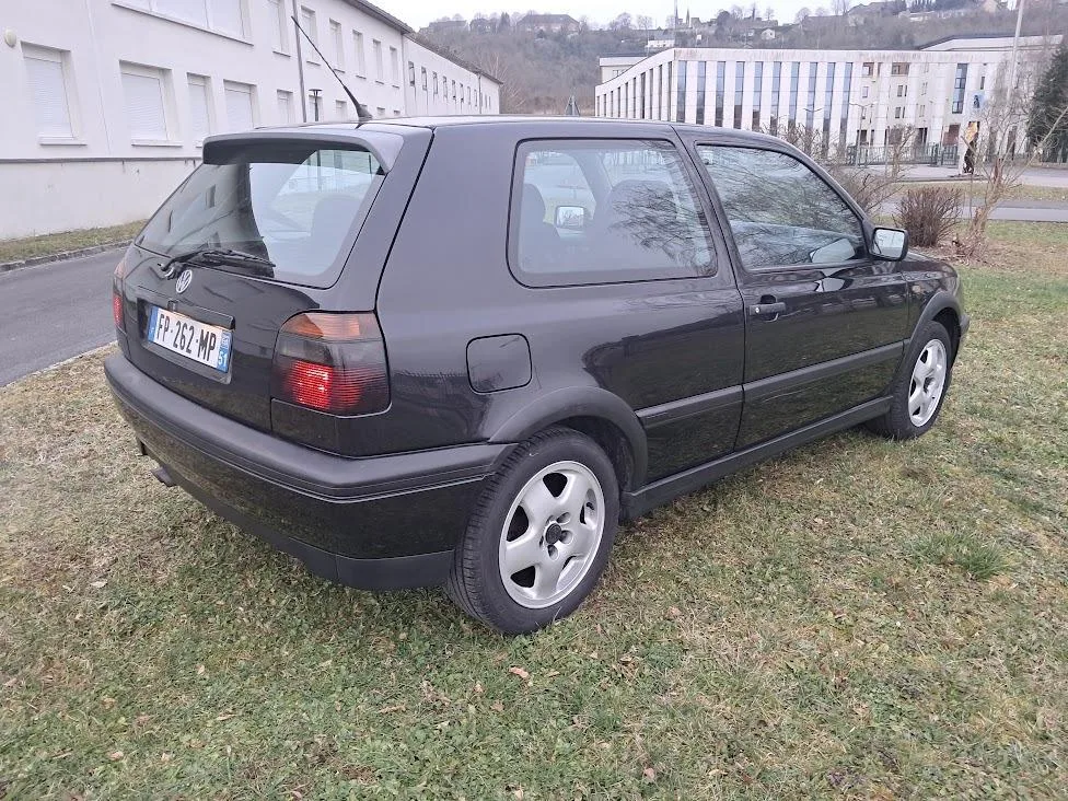 L’ancienne du jour : Volkswagen Golf 3 GTI de 1996 à vendre, une sportive populaire en état d'origine L’ancienne du jour : Volkswagen Golf 3 GTI de 1996 à vendre, une sportive populaire en état d'origine