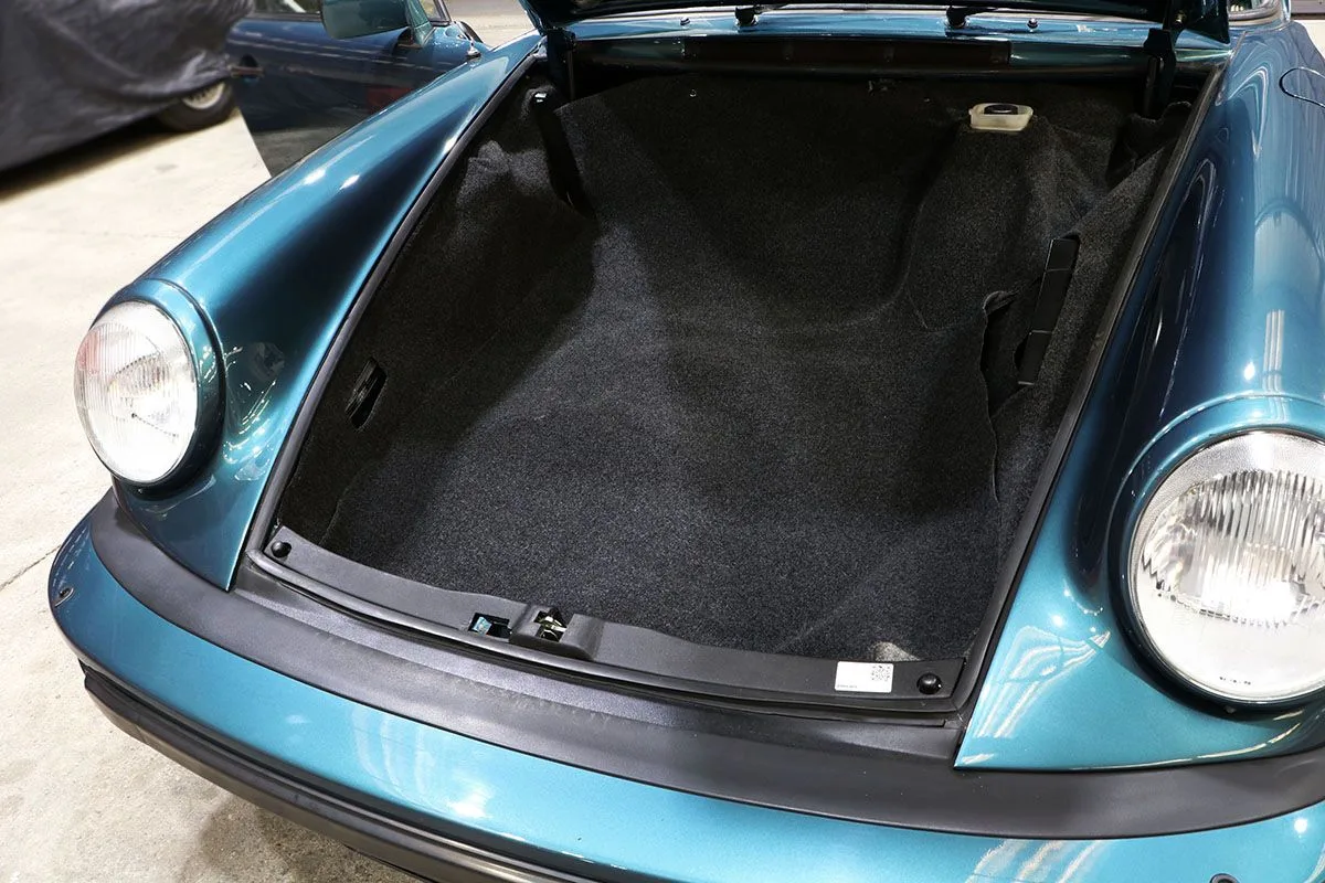 Porsche 911 SC 3.0 Targa 1982 à vendre : un exemplaire restauré en bleu pétrole métallisé Porsche 911 SC 3.0 Targa 1982 à vendre : un exemplaire restauré en bleu pétrole métallisé